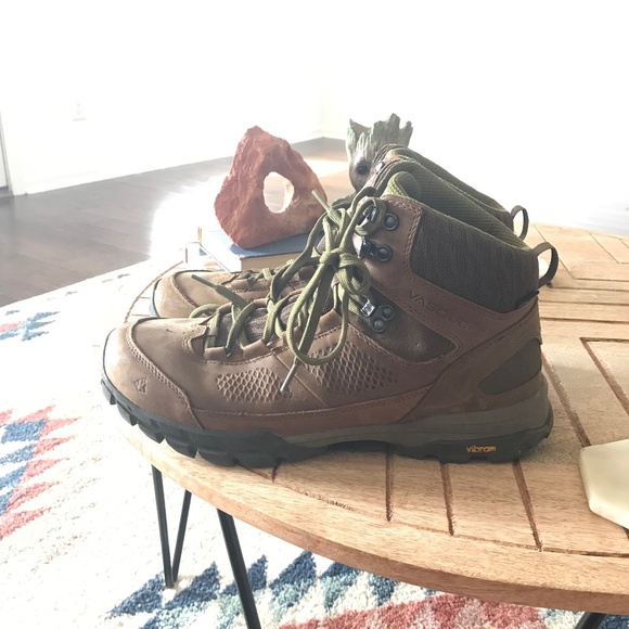 Vasque hiking boots main image 4